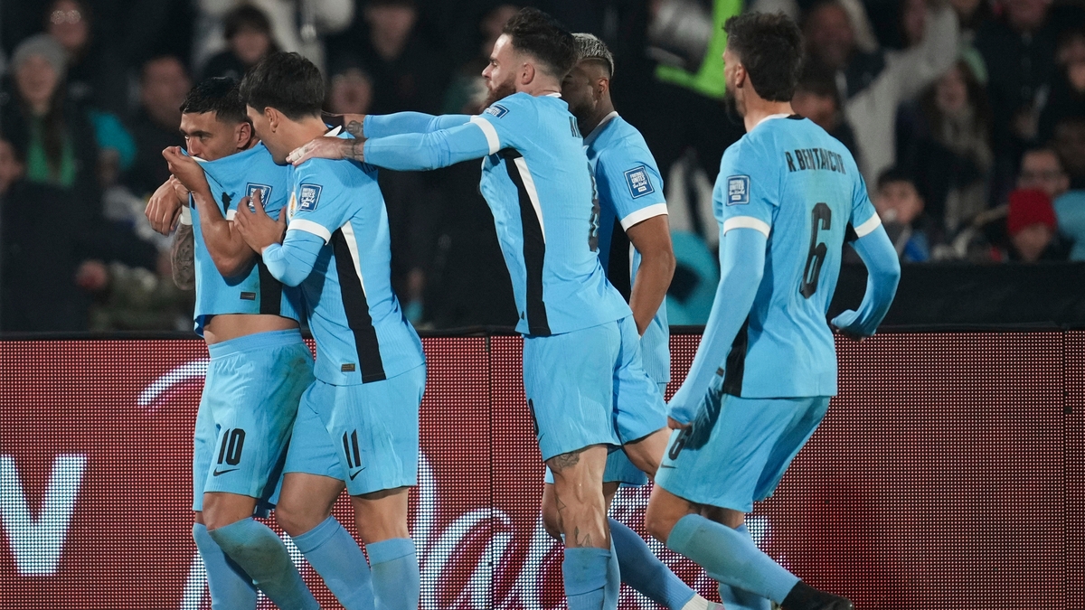 Alerta en Uruguay antes del Mundial: se lesionó una de las máximas figuras de Bielsa y podría quedar afuera