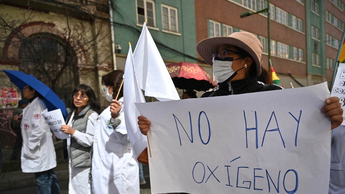 Más de un mes de bloqueos deja a Bolivia al borde de una emergencia sanitaria por la escasez de oxígeno e insumos médicos