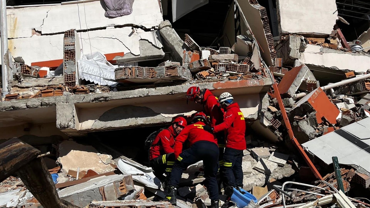 El día después del terremoto: Venezuela busca a sus desaparecidos entre los escombros y la incertidumbre