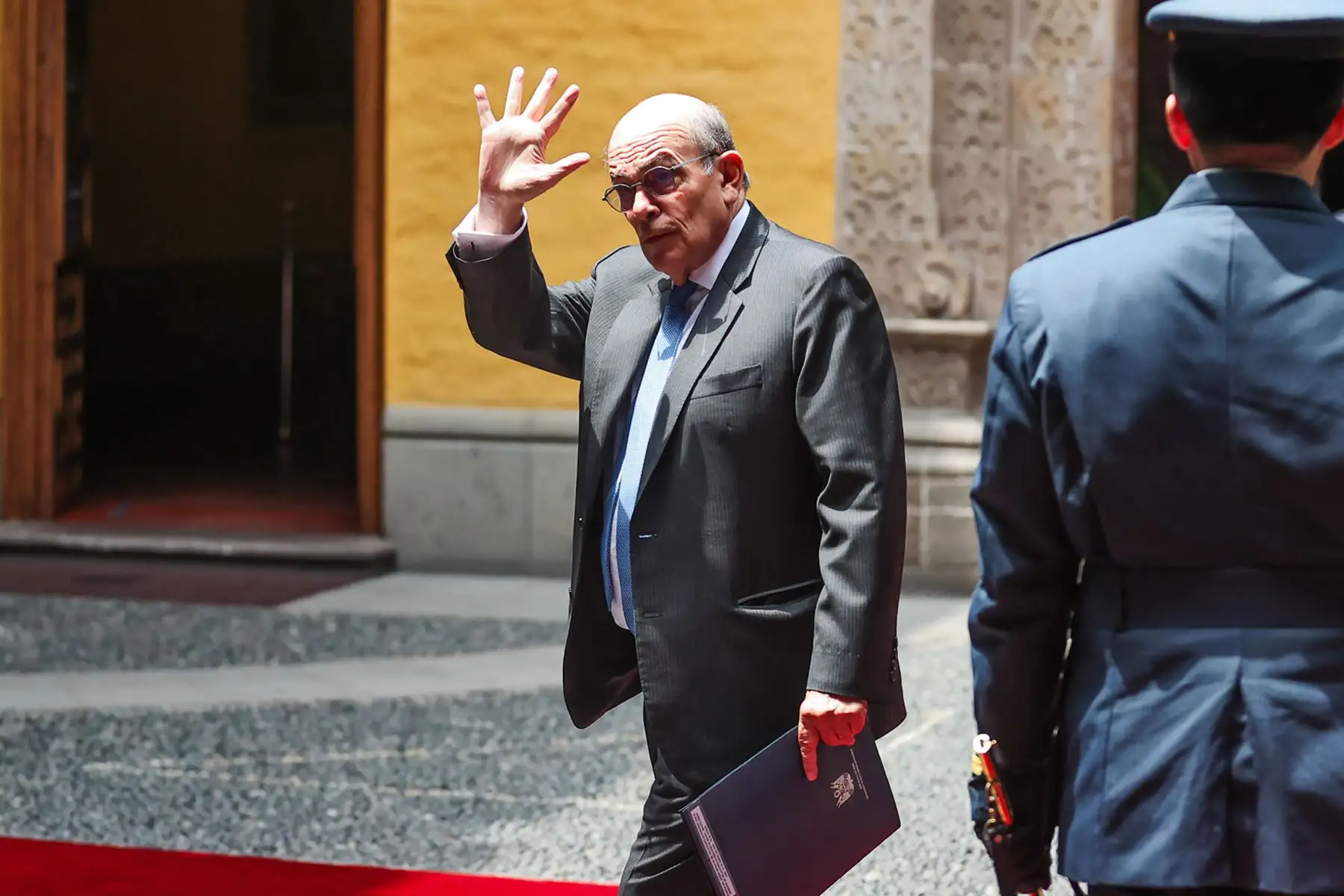 Canciller de Brasil arriba al Perú para representar a su país en transmisión de mando