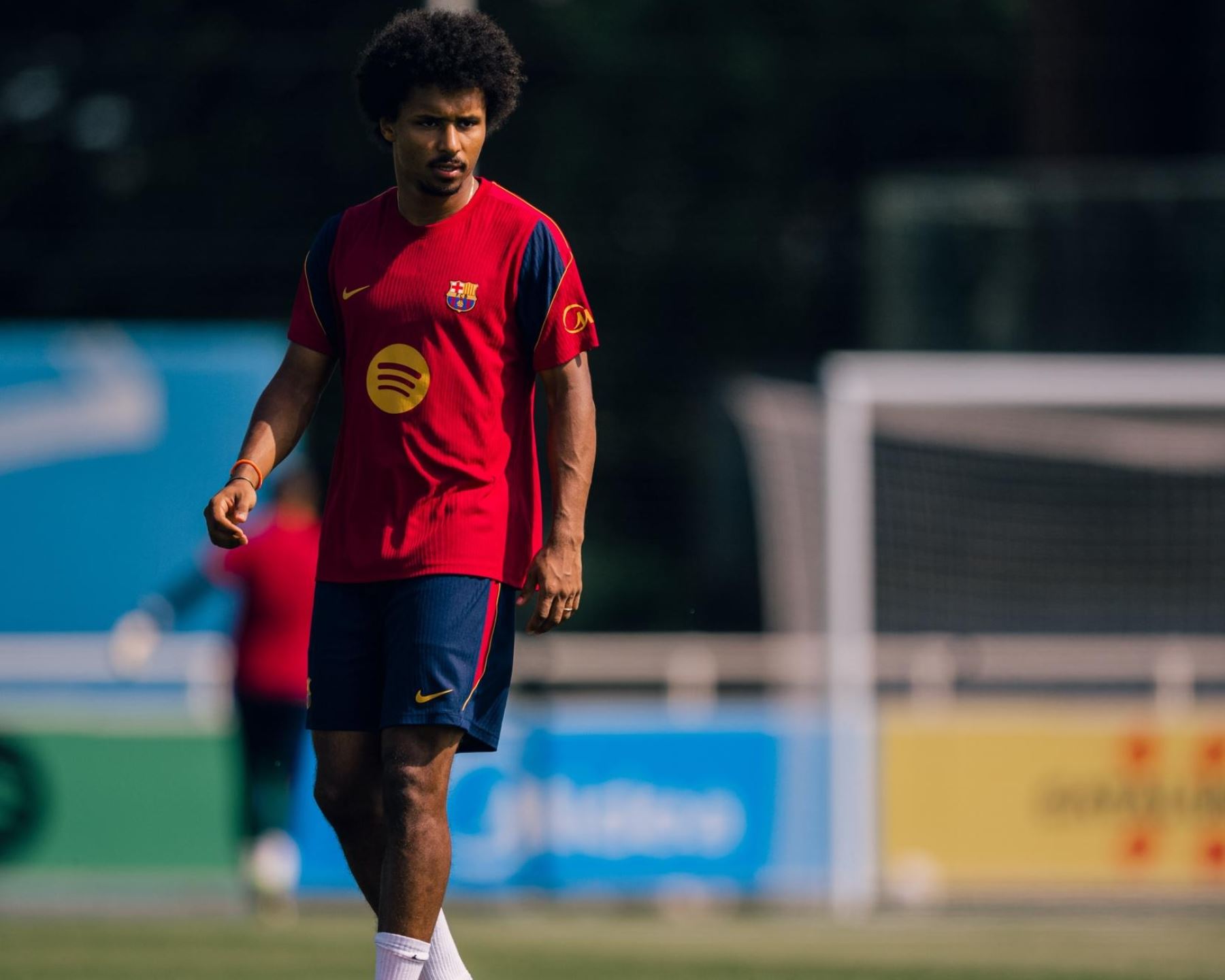 Adeyemi, nuevo fichaje del Barcelona, dice no teme competir con Lamine Yamal