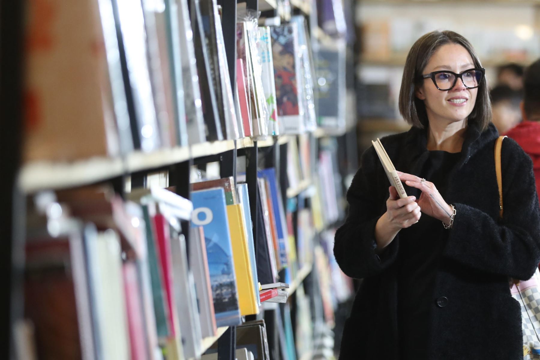 La 30 Feria Internacional del Libro de La Paz abre con Perú como invitado de honor