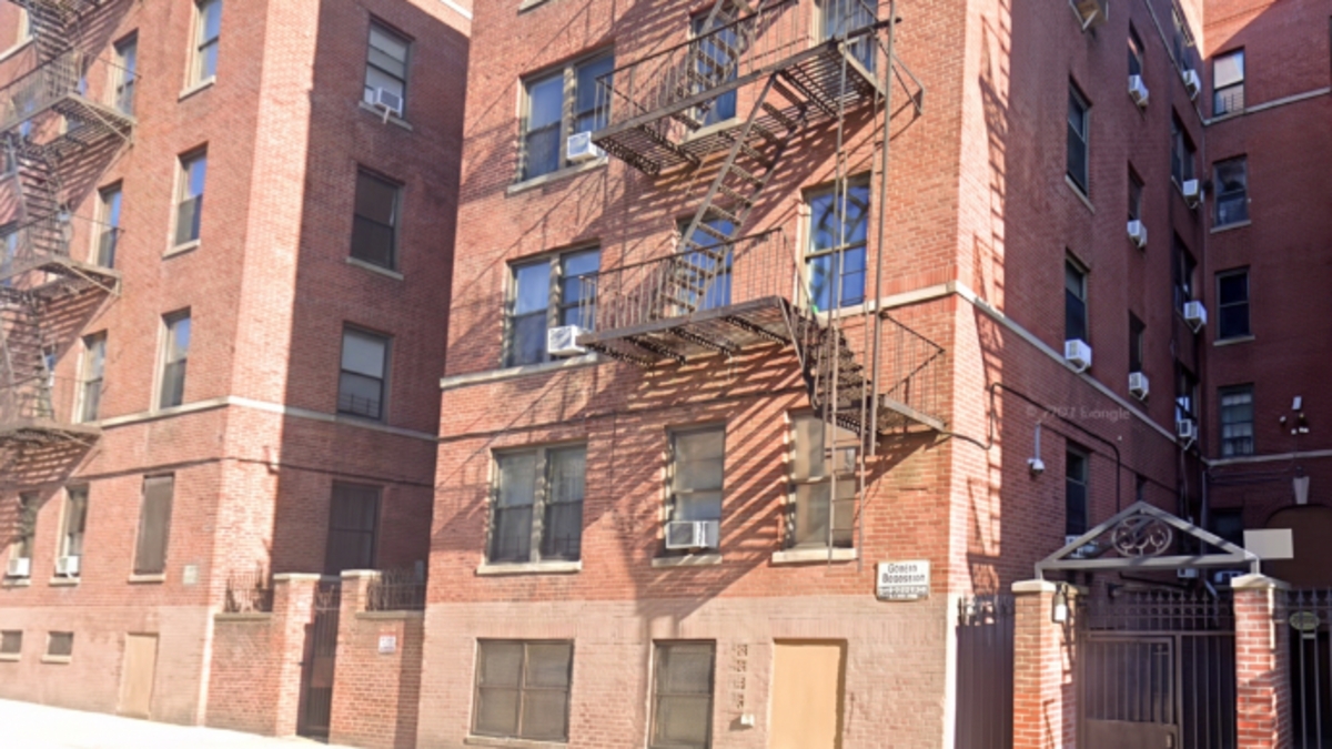 Milagro en el Bronx: un bebé de un año sobrevive tras caer cinco pisos por una ventana