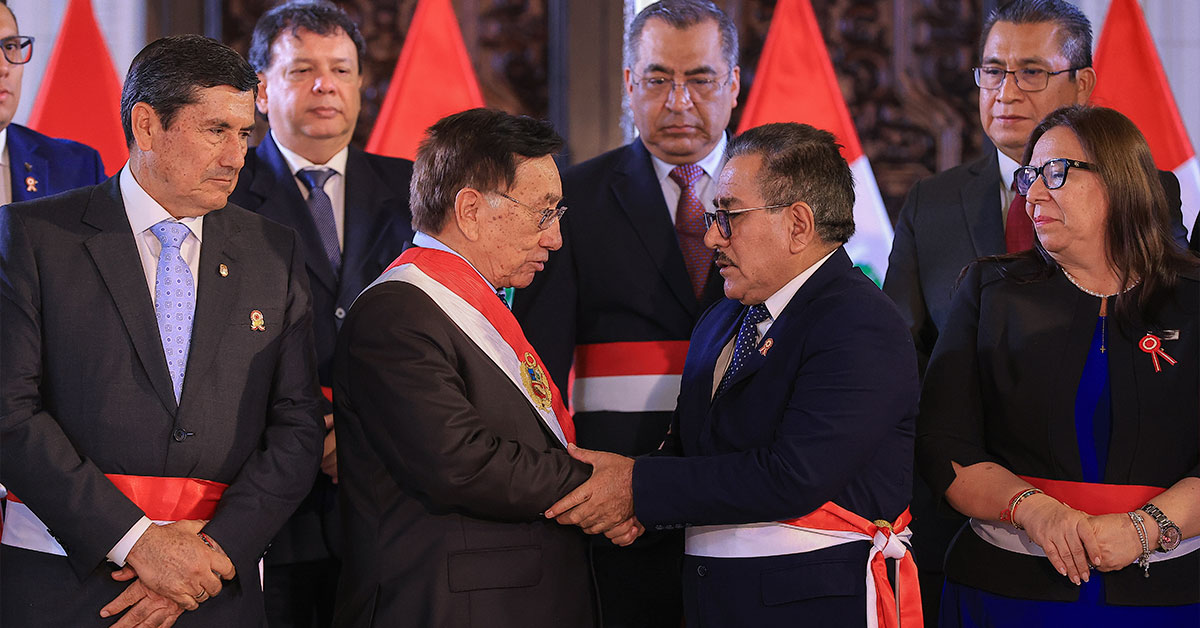 José María Balcázar tomó juramento a Jorge Marticorena como nuevo ministro de Educación