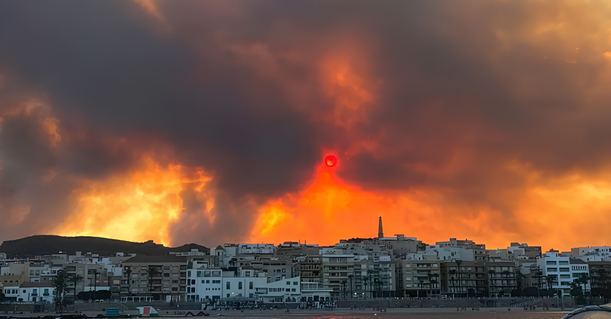 Incendio forestal masivo en España deja al menos 12 muertos y decenas de desaparecidos en medio de ola de calor
