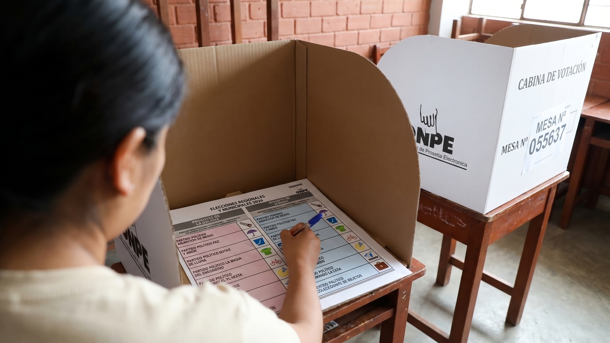 Ejecutivo impulsa ampliación presupuestal para elecciones regionales y municipales luego de alerta del JNE