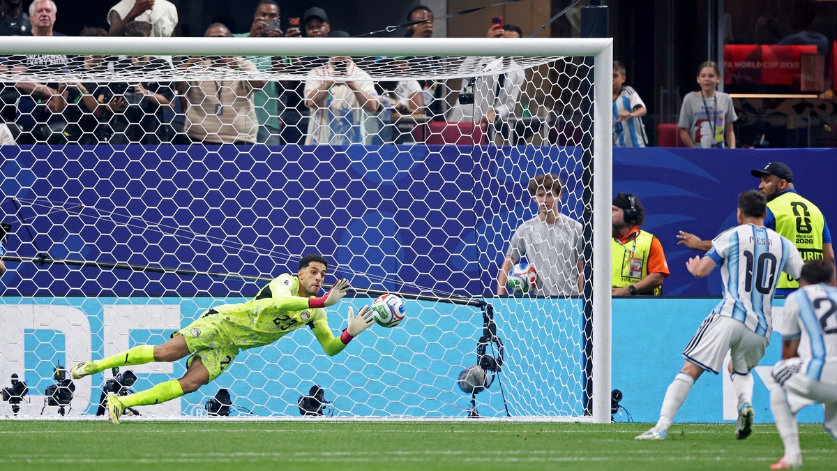 El penal que falló Lionel Messi ante Egipto en los octavos de final del Mundial