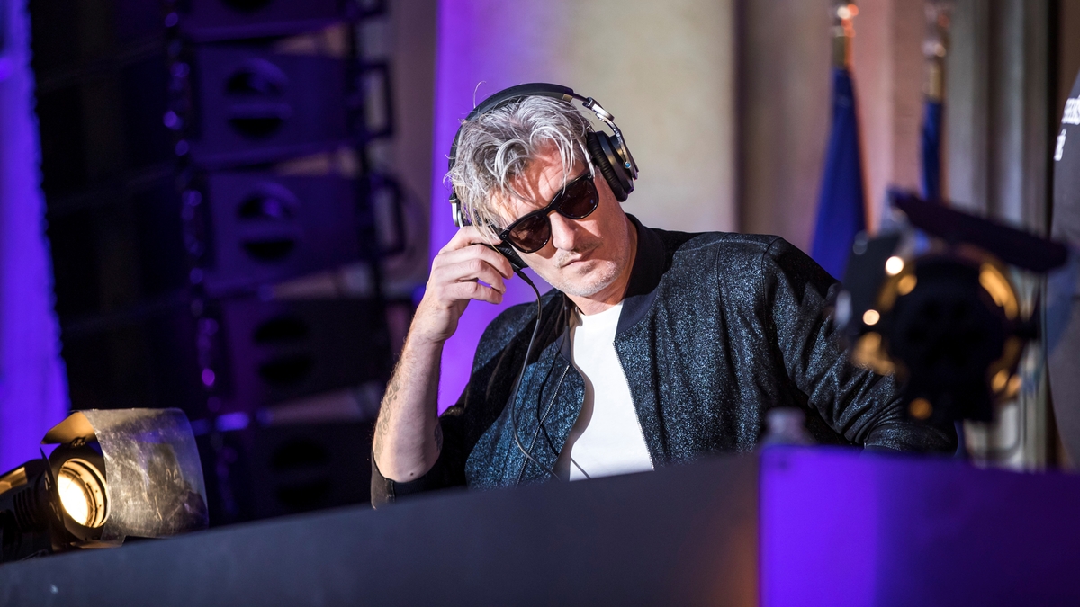 Murió el DJ francés Kavinsky, autor del tema de la película ‘Drive’ de Ryan Gosling