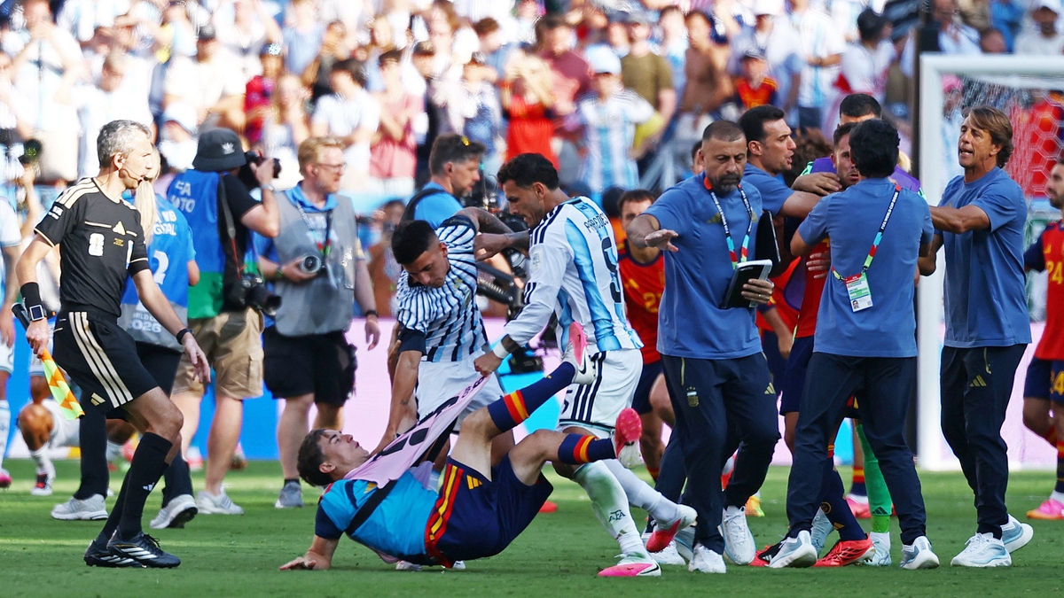 Los detalles de la pelea entre los jugadores de Argentina y España tras la final del Mundial: la intervención clave de Scaloni
