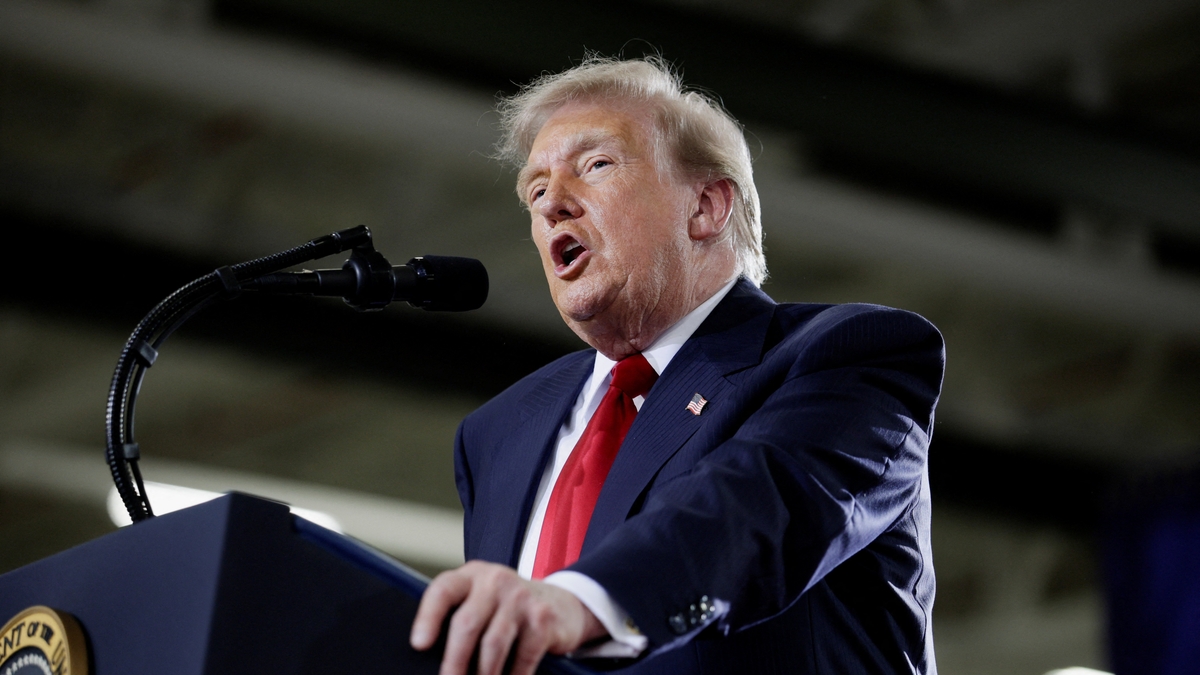 Trump dijo que Estados Unidos tiene suficiente munición para seguir la guerra con Irán, pero admitió que quiere disponer de más armamento