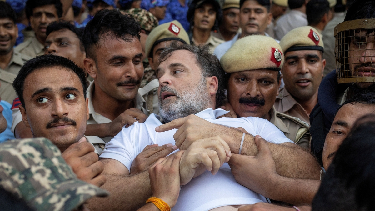 La policía india arrestó a Rahul Gandhi tras pedir la renuncia de Modi en las protestas del movimiento Cucaracha