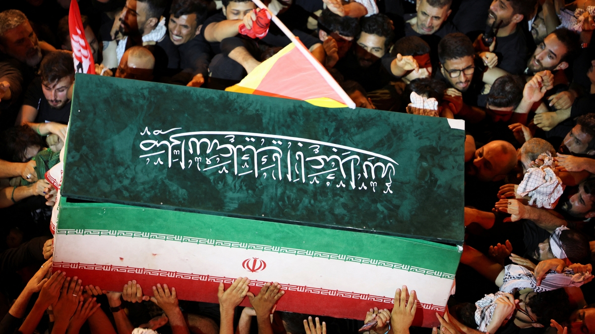 El régimen de Irán se prepara para sepultar a Ali Khamenei mientras ataca a los aliados de Estados Unidos en el Golfo