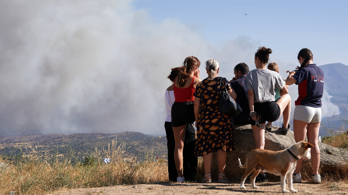 Última hora de los incendios en España y la emergencia nacional, en directo | El Gobierno ordena la evacuación de todo el valle del Tiétar