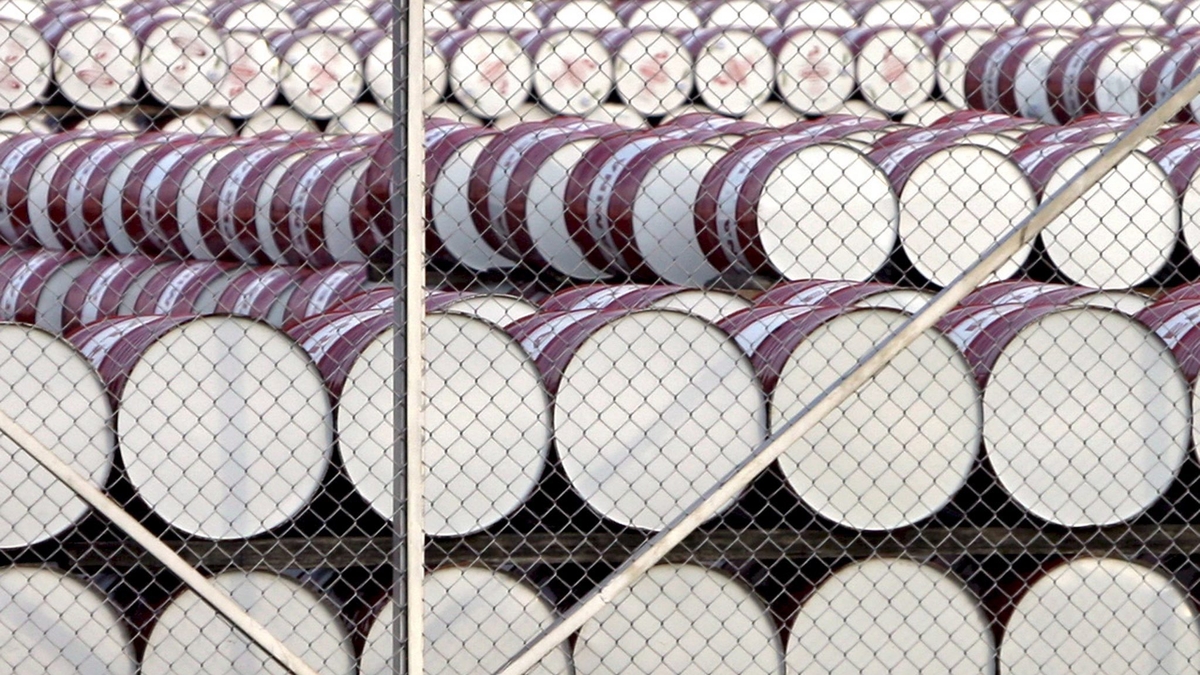 El precio del petróleo cayó a mínimos de una semana tras la pausa en los ataques entre Estados Unidos e Irán