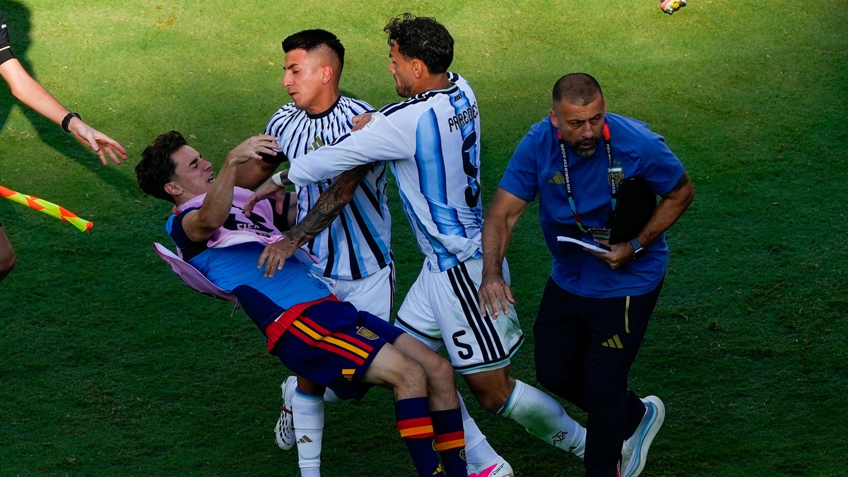 Gavi se opone a las sanciones contra Paredes y Molina por la pelea tras la final del Mundial: “También hay esa parte del fútbol que es un poco más violenta”