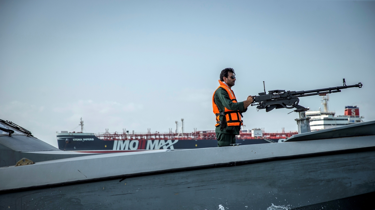 La Guardia Revolucionaria de Irán interceptó y forzó la detención de tres buques petroleros en el estrecho de Ormuz