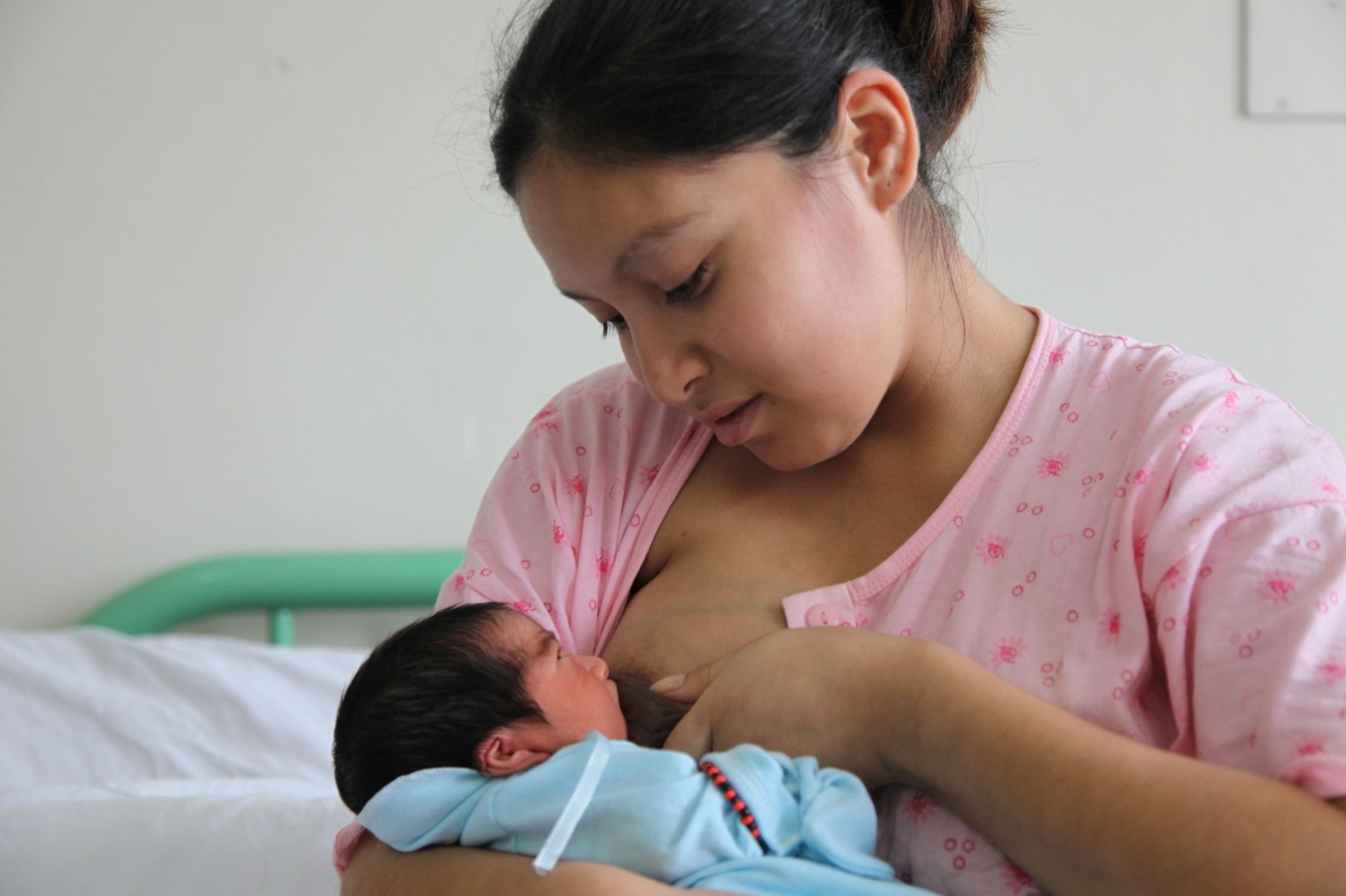 Semana de la Lactancia: Minsa reafirma que leche materna es la primera vacuna del bebe