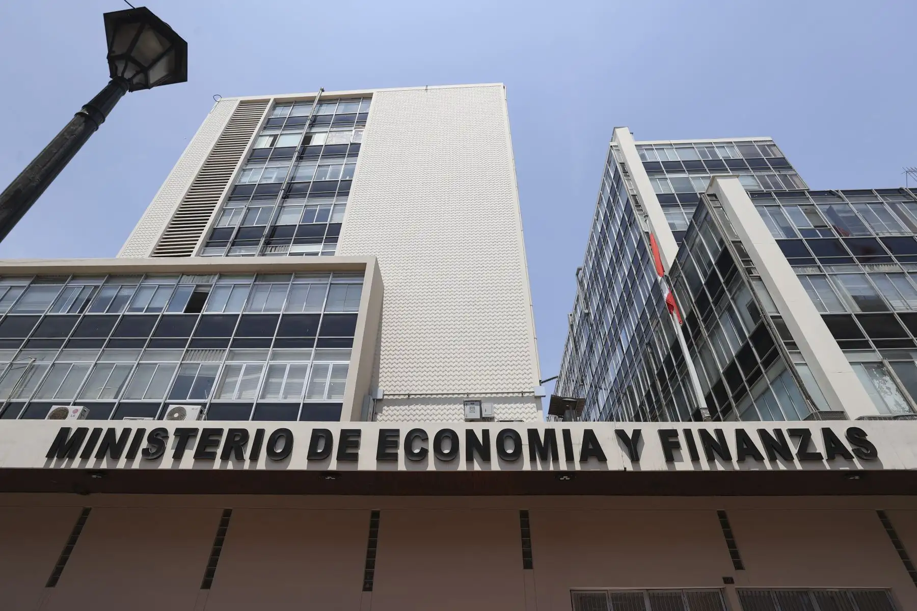 MEF: Gobierno no cumplirá ley que eleva a S/3,500 pensiones de maestros jubilados