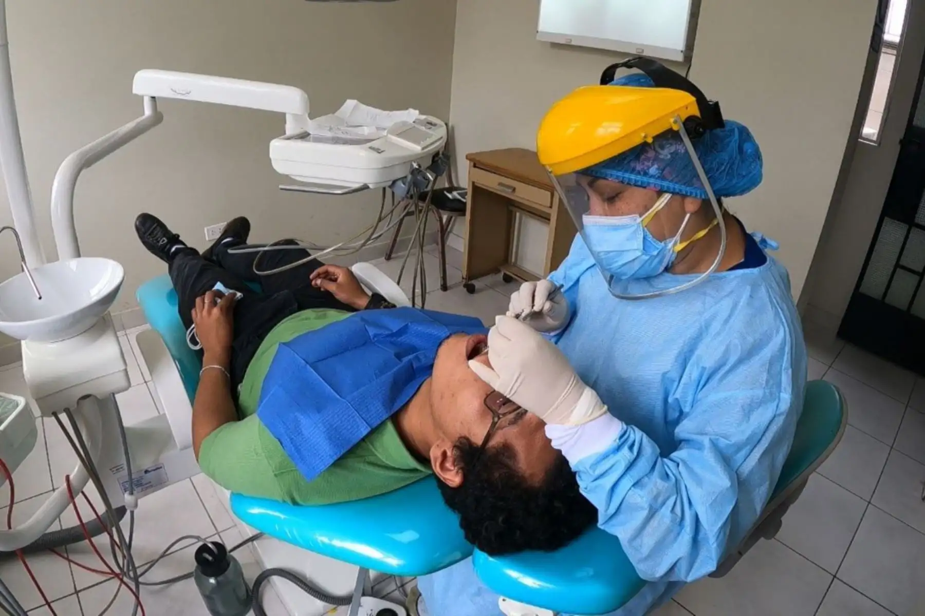 ¿Encías rojas o sensibles? Podría tratarse de una gingivitis