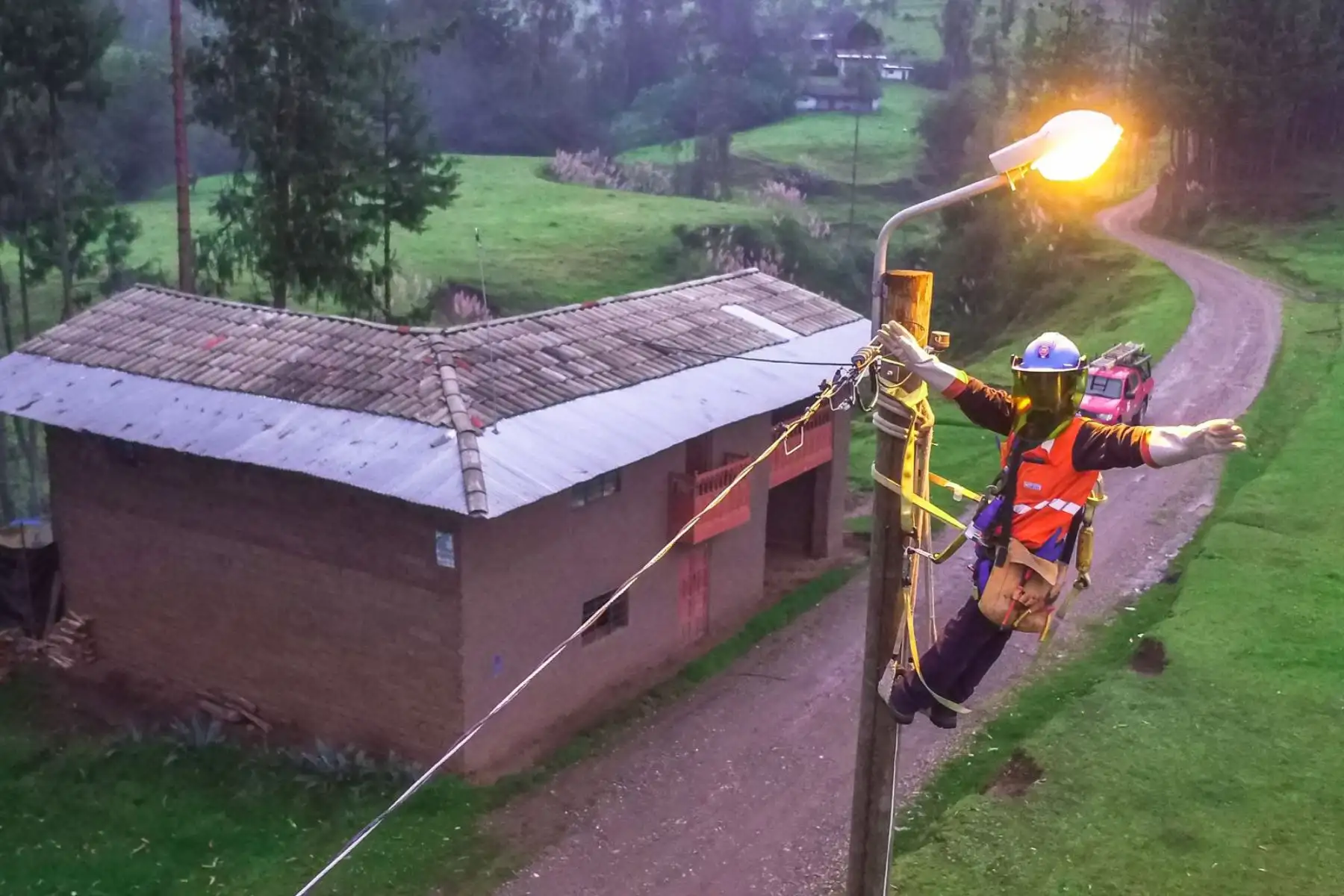 Minem otorga concesión para distribuir energía eléctrica en cinco zonas de Cajamarca