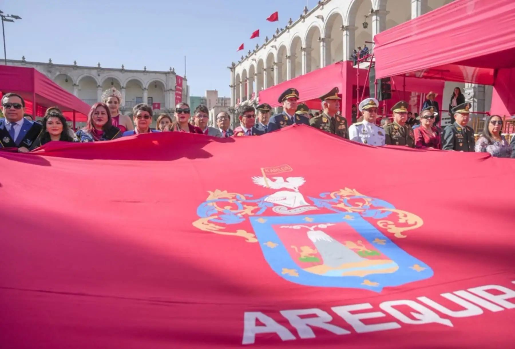 Aniversario de Arequipa: Tradicional saludo se realizó en Plaza de Armas con autoridades
