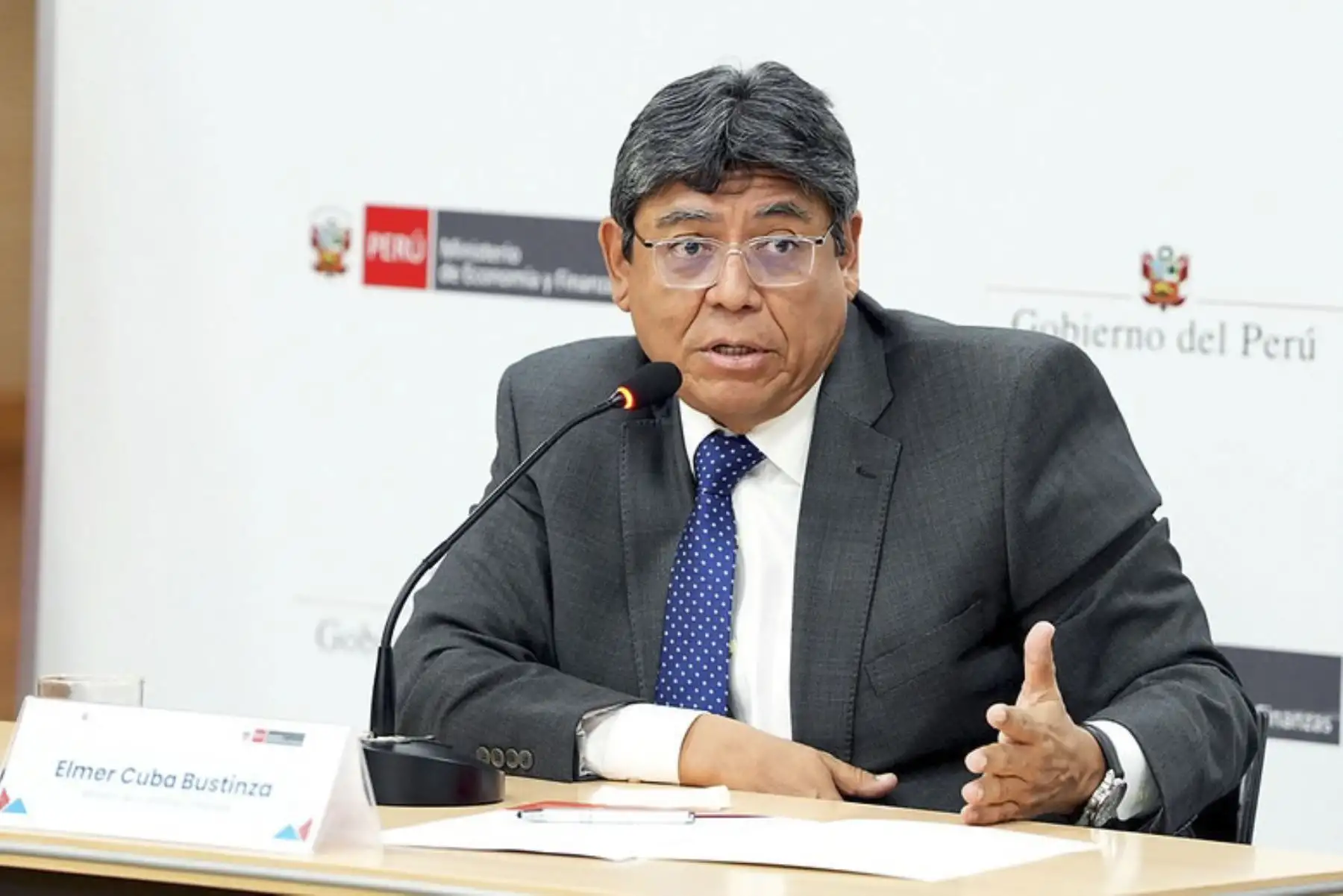 Ministro Cuba: aumento del sueldo mínimo sería en noviembre del 2026 y abril del 2027