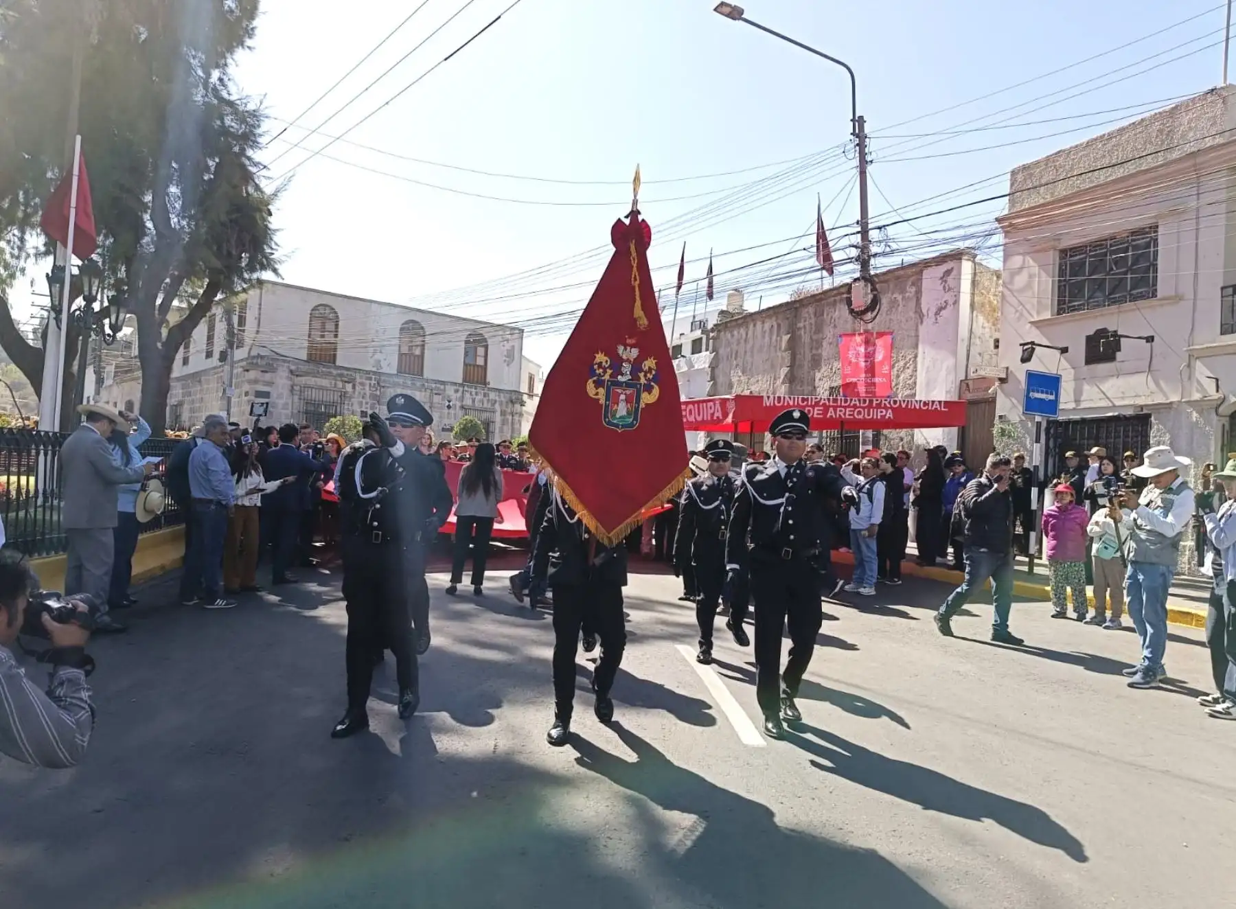 Arequipa celebra aniversario: Paseo del Estandarte recorre las calles del Centro Histórico