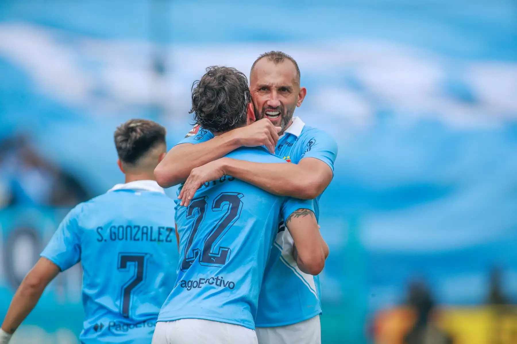 Sporting Cristal goleó 4-1 a Sport Huancayo y le pisa los talones al líder del Clausura