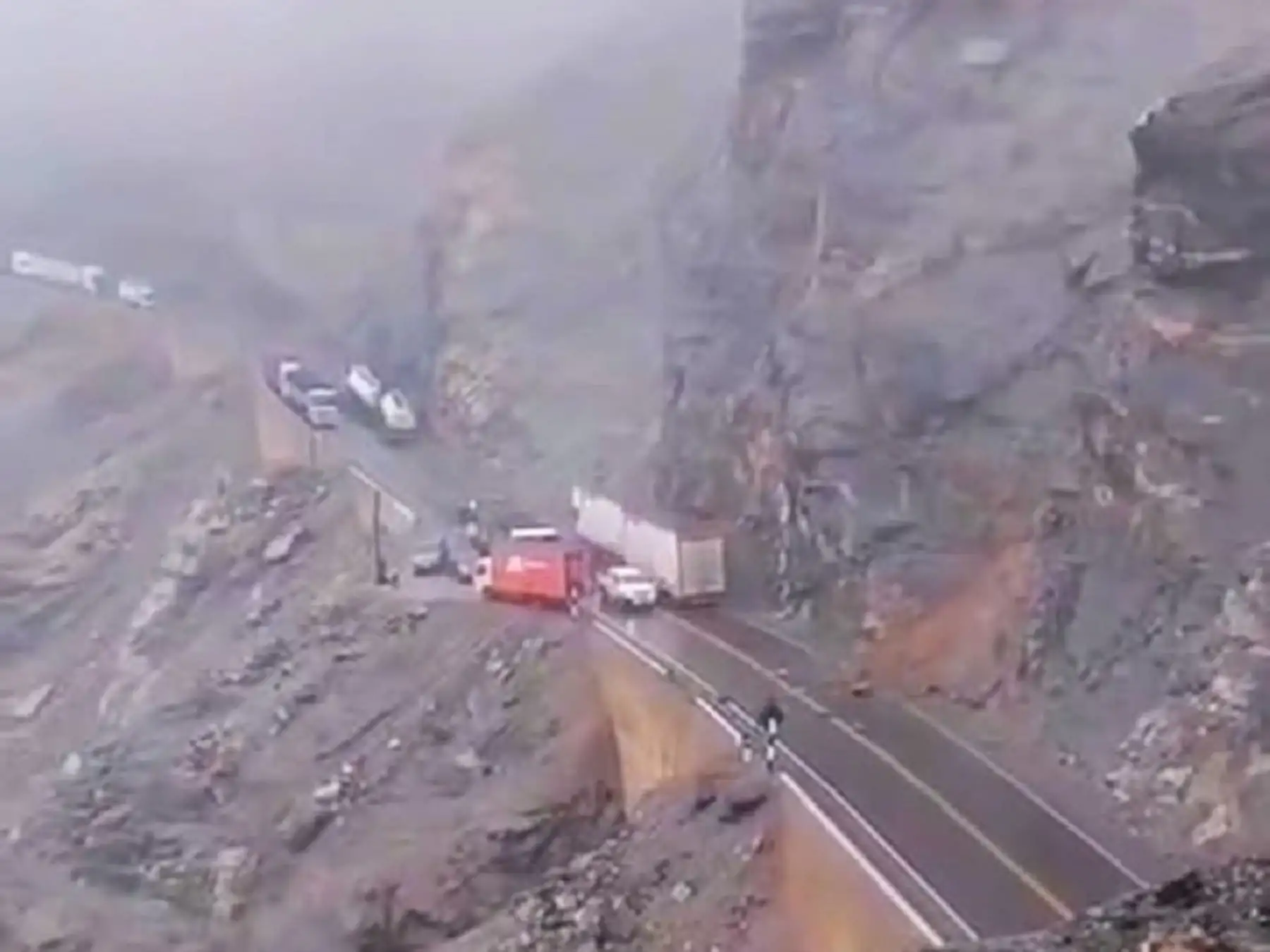 Arequipa: el tránsito en la Panamericana Sur continúa restringido desde Atico hasta Ocoña