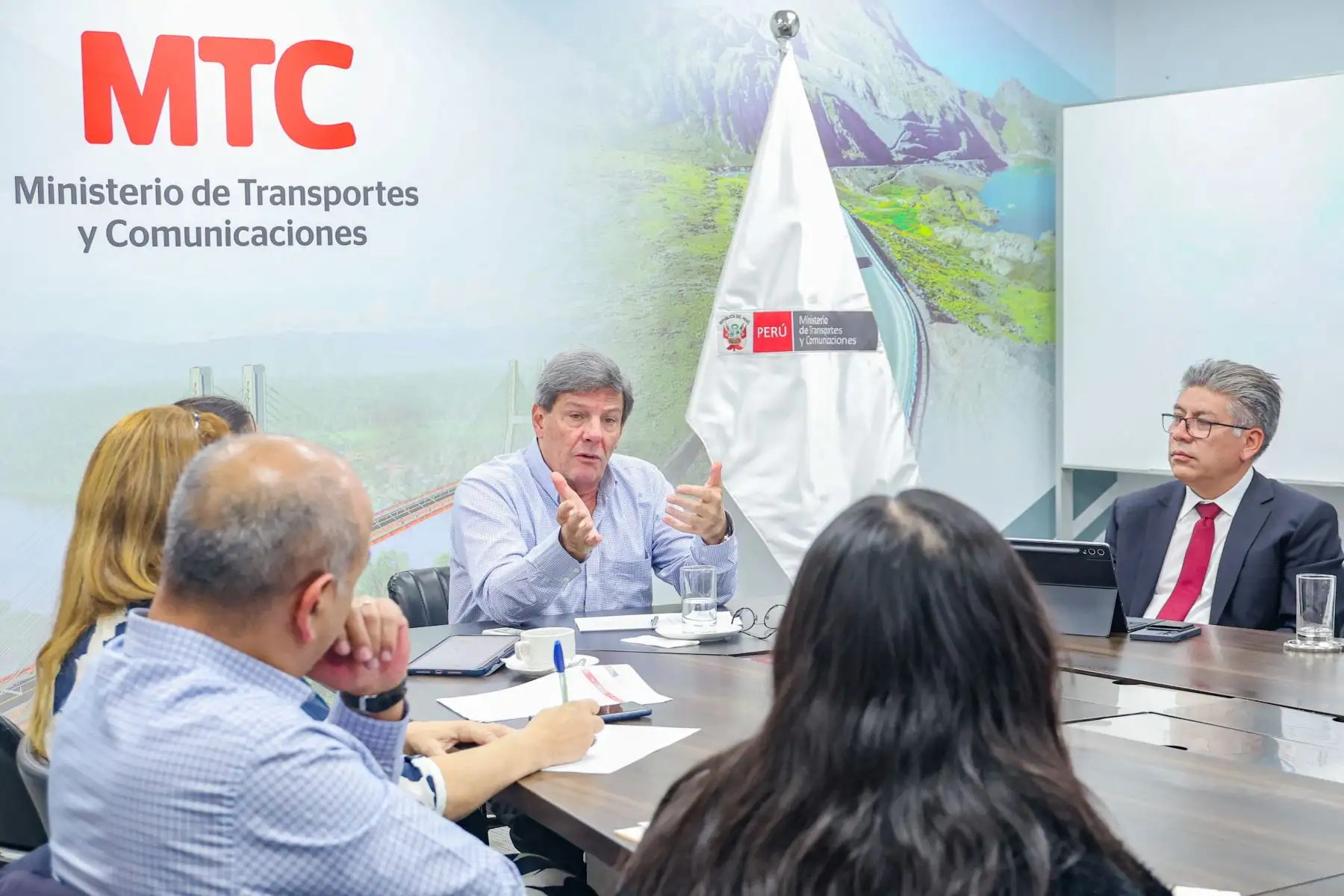 Ministro Rey y gobernador de Cusco revisaron avances del proyecto del túnel La Verónica