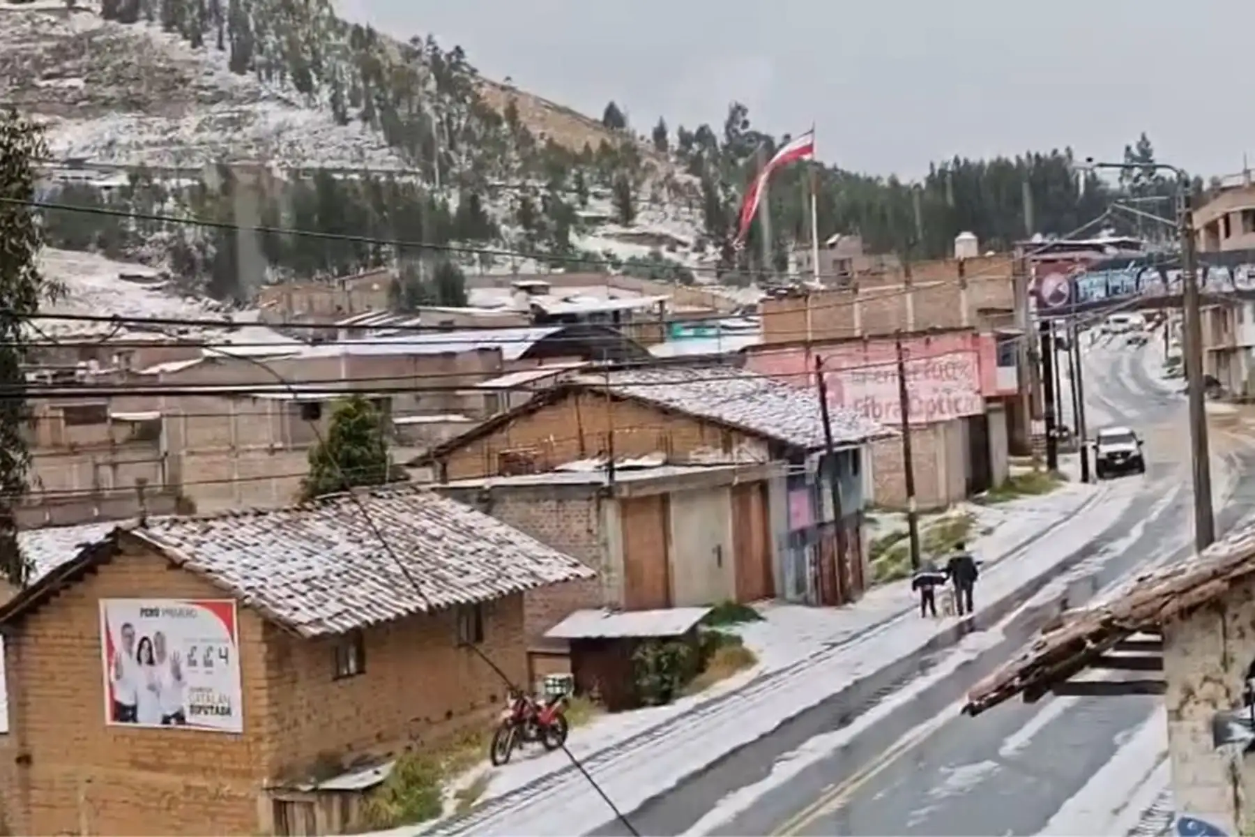 La Libertad: lluvia, tormenta eléctrica y granizo afectan calles y avenidas en Huamachuco