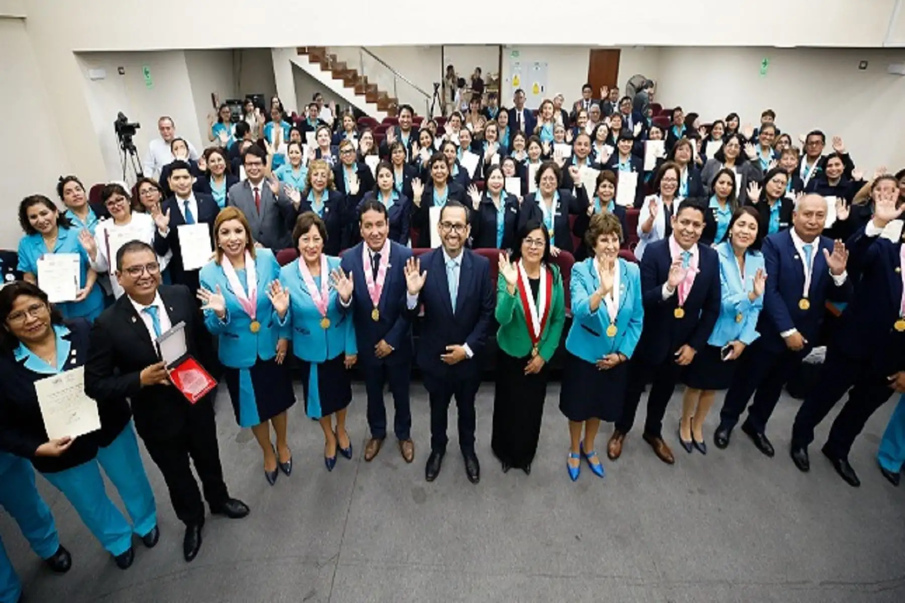 Minsa reconoce a 100 enfermeras y enfermeros por su vocación de servicio y entrega