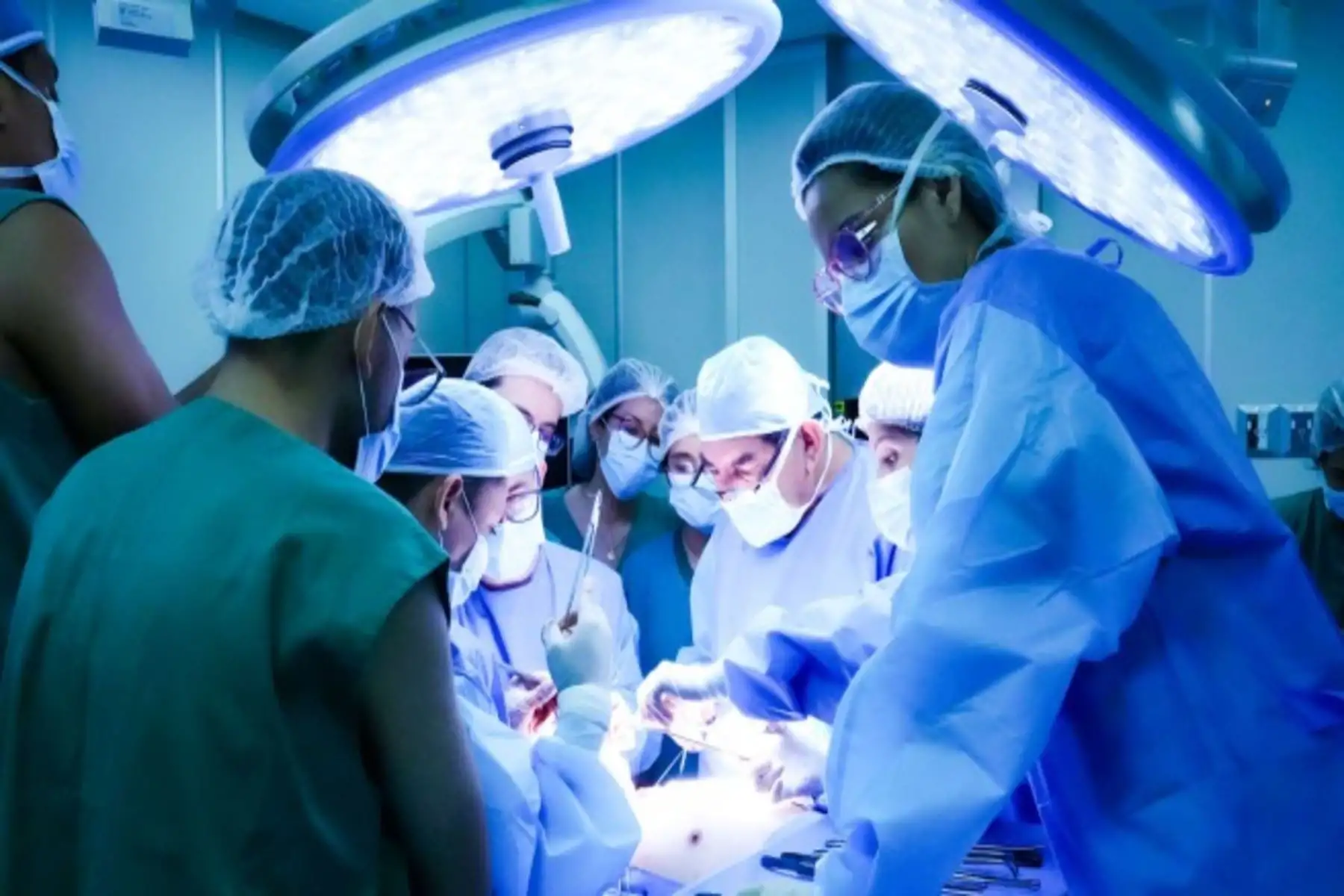¡Proeza médica! Reconstruyen vía respiratoria en paciente con cáncer de laringe
