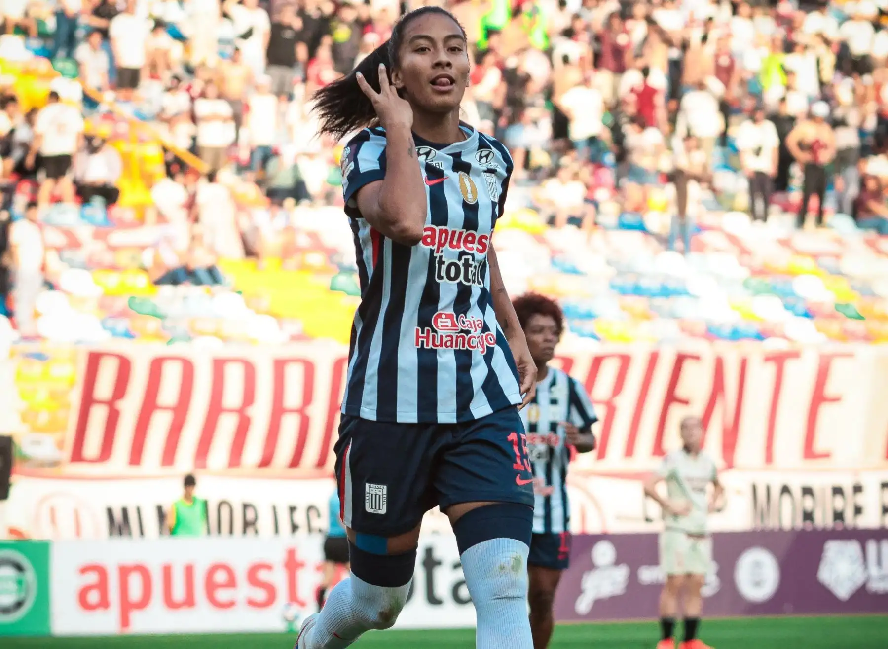 Alianza Lima se quedó con el clásico femenino al vencer 3-2 a Universitario