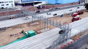 Caos y confusión por desvíos en la Vía Expresa Sur: hoy jueves 27 de agosto inició construcción de puentes peatonales