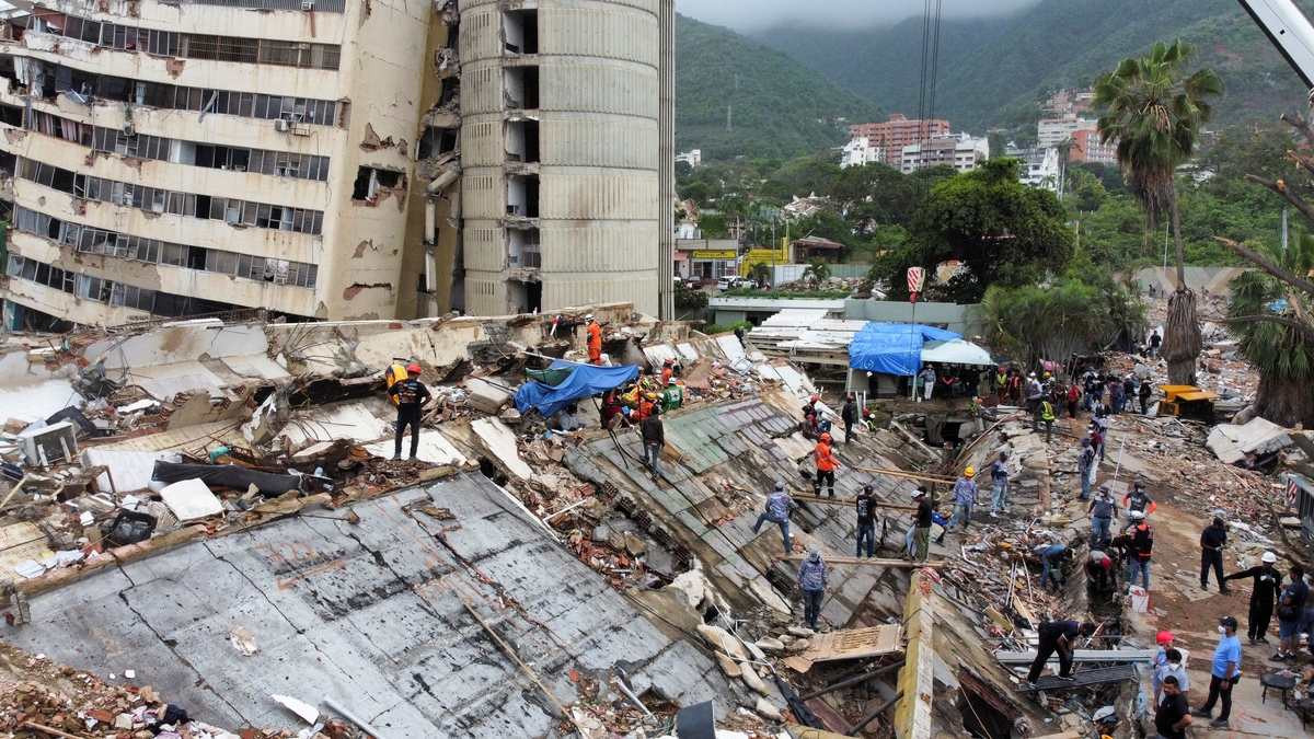 A dos meses del doble terremoto, Venezuela superó los 6.500 muertos mientras continúa la remoción de escombros