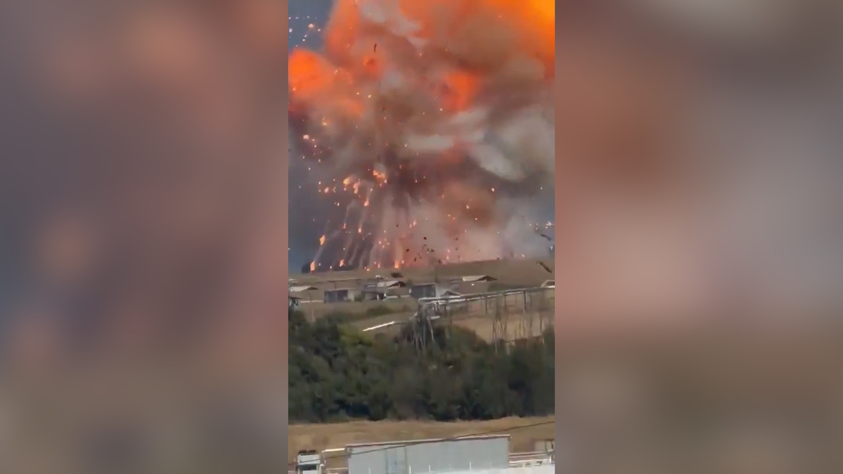 Una fuerte explosión sacudió una fábrica de municiones cerca de Roma: investigan el origen del incidente
