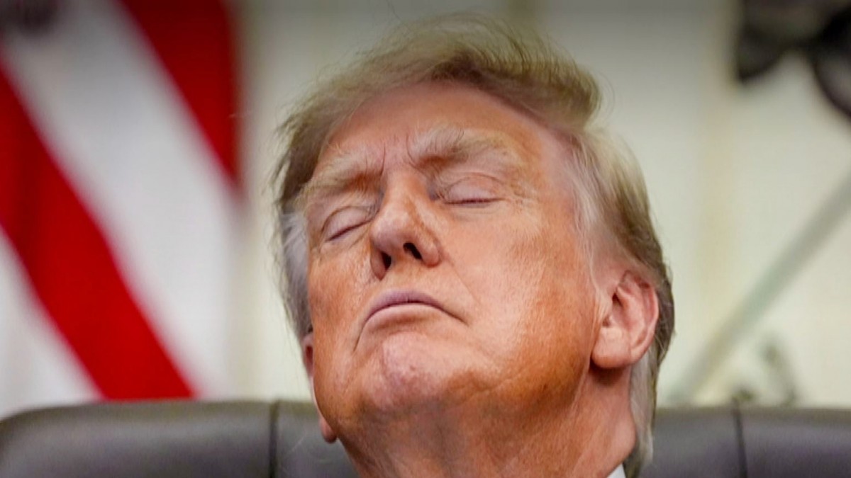 Video muestra a Donald Trump durmiendo en medio de importante reunión en salón Oval