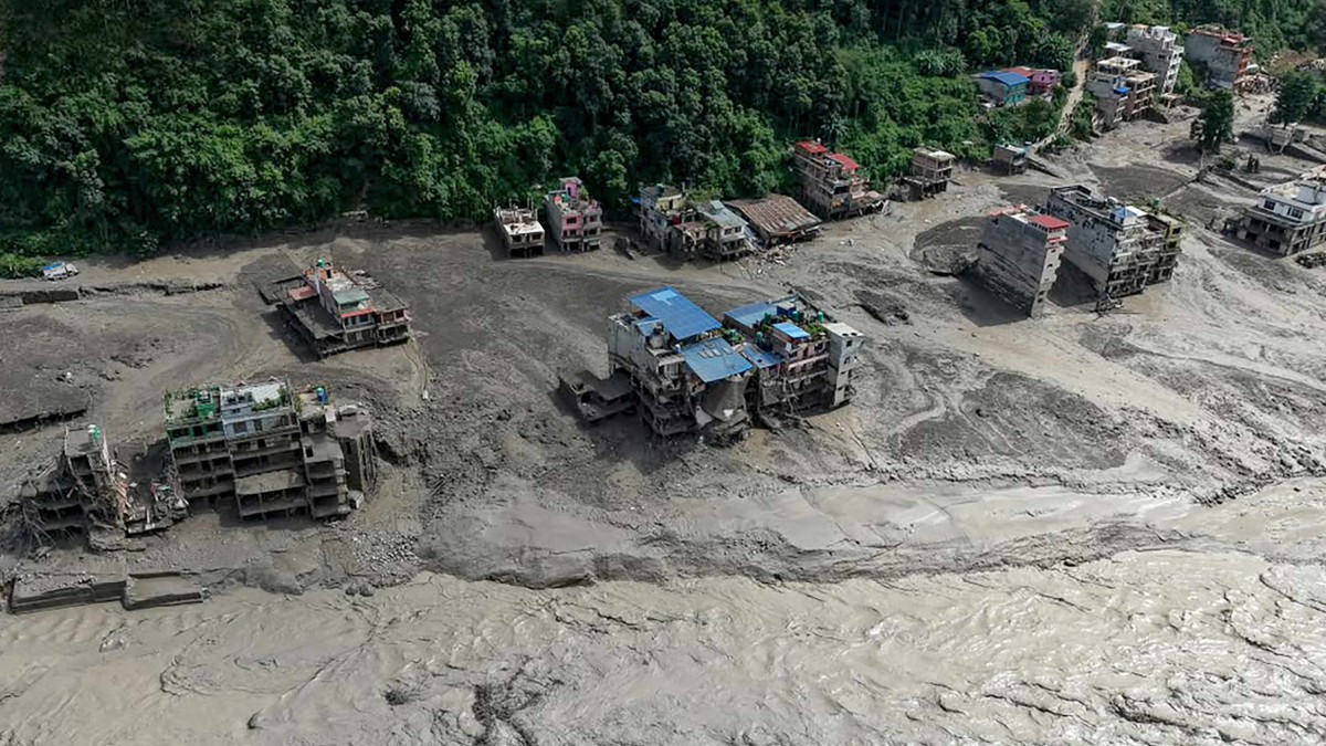 Inundación repentina en Nepal por posible avalancha de hielo: Reportan ocho muertos y cientos de desaparecidos