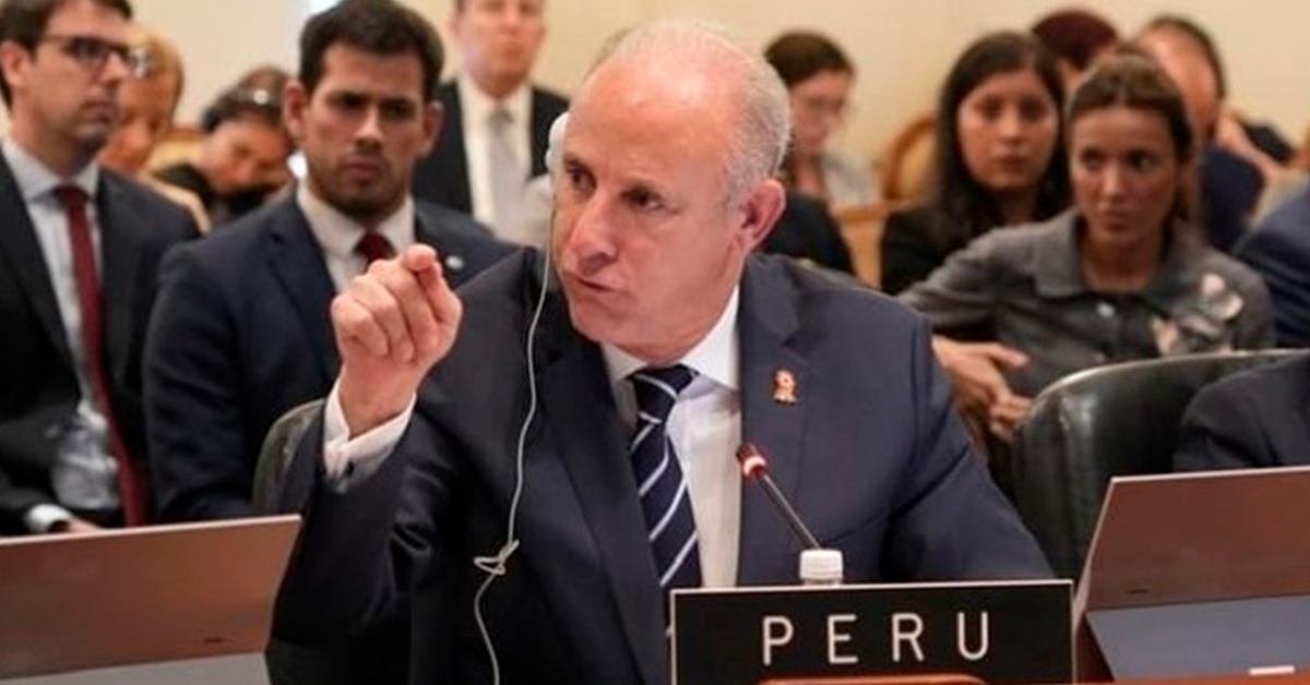 Perú presenta candidatura del excanciller Javier González-Olaechea como director general de la OIT