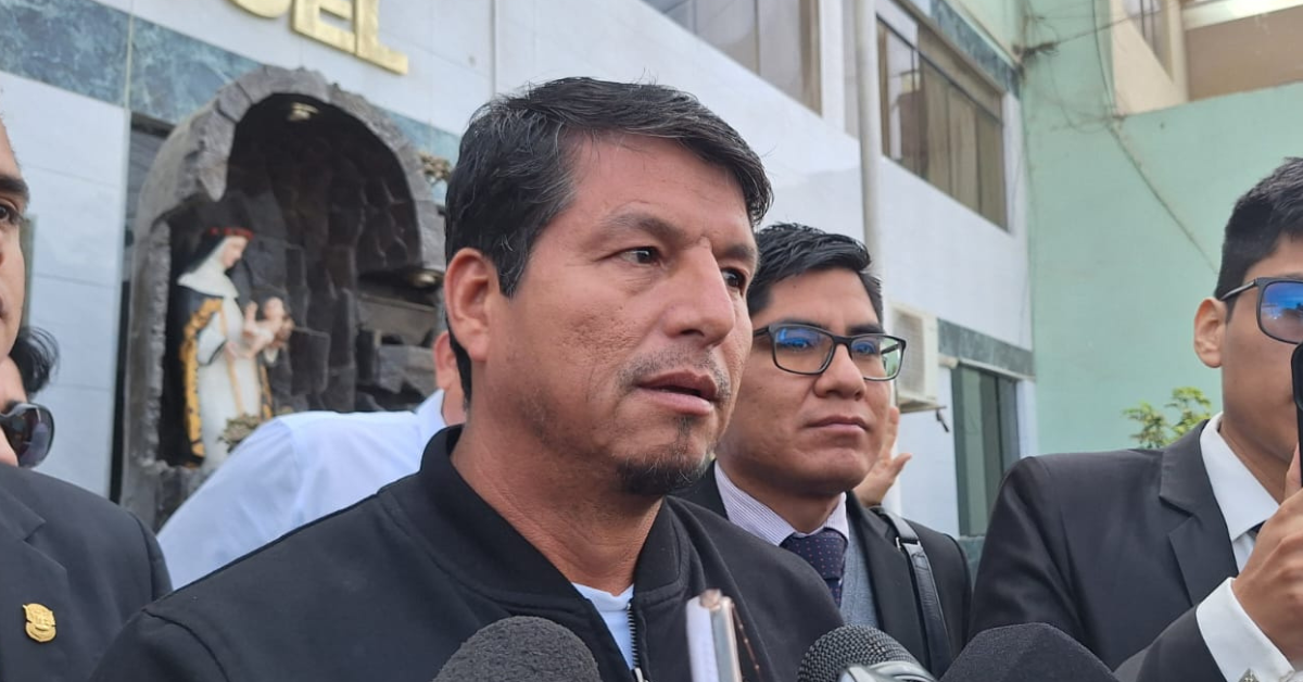 Diputado Julián Pérez de JP es liberado y rechaza denuncia por agresión a su expareja