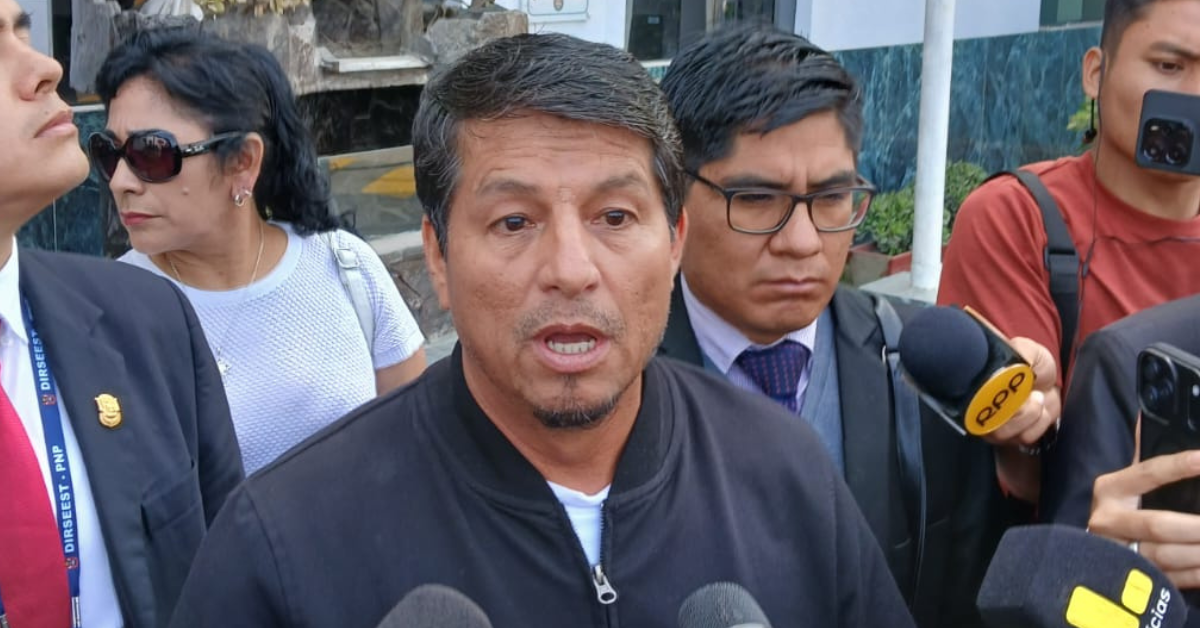 Diputado de JP, Julián Pérez afirma que podría legislar a favor de las mujeres: «Tengo una madre y una hija»
