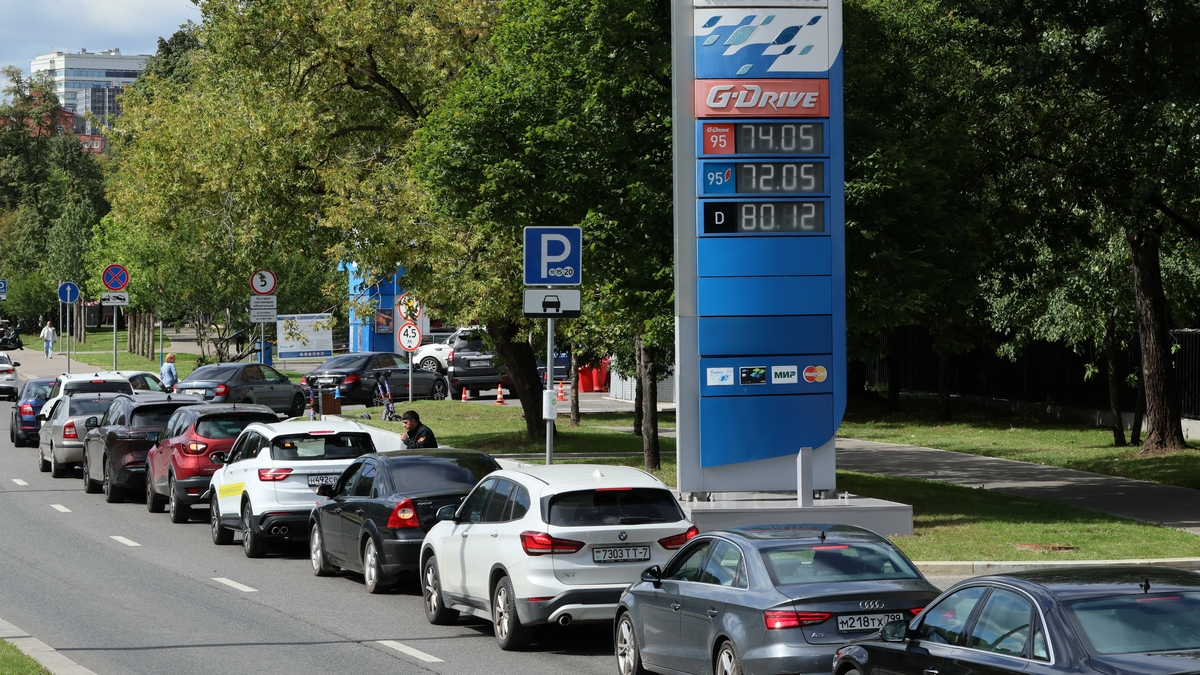 Volvieron las filas en las gasolineras de Moscú en medio de los ataques ucranianos contra la infraestructura energética rusa
