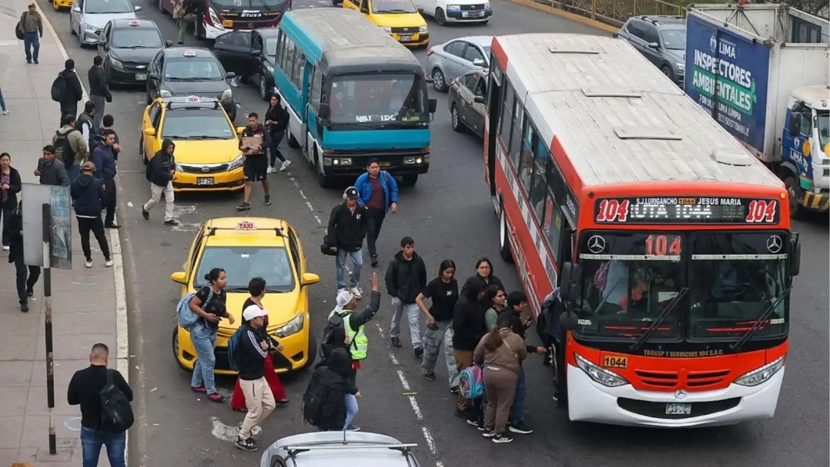 Se cancela paro de transportistas del martes 25 de agosto: gremios conformes con acciones propuestas por el gobierno