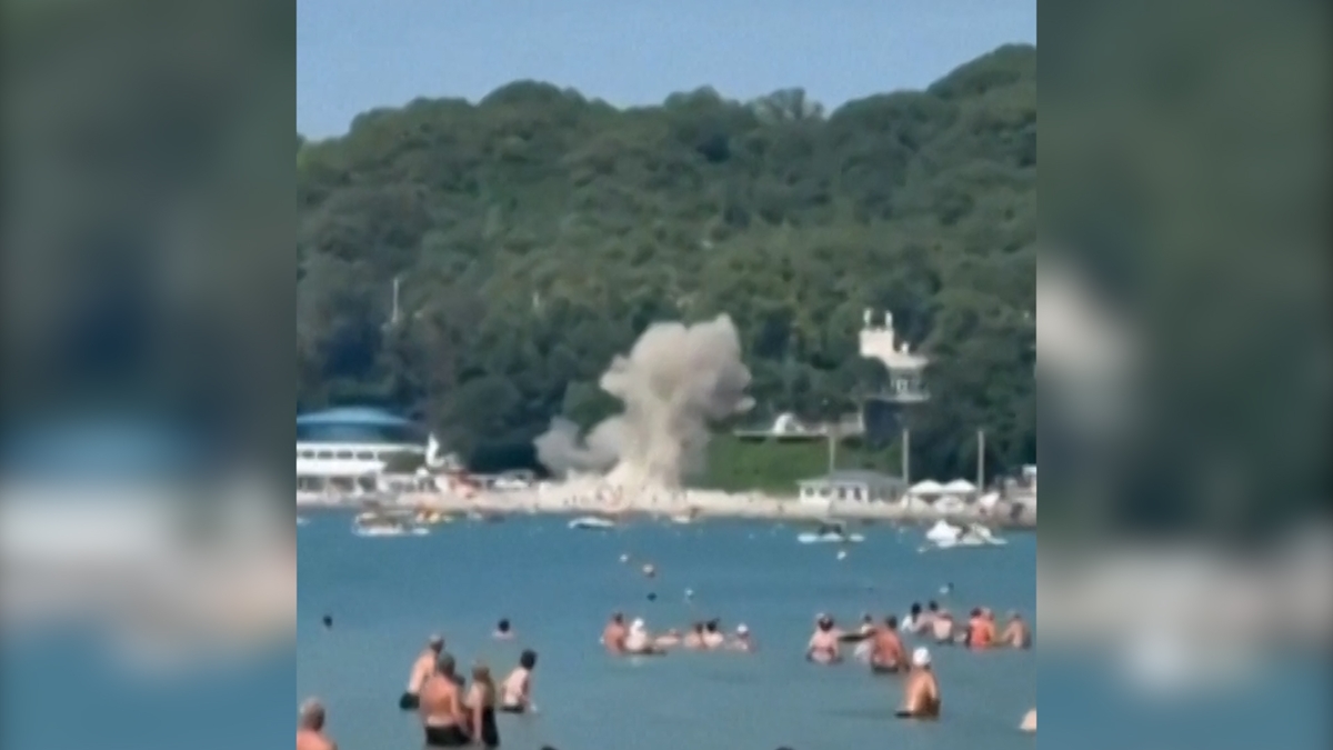 Un dron ucraniano derribado por militares rusos cayó en una playa repleta de bañistas: al menos siete muertos