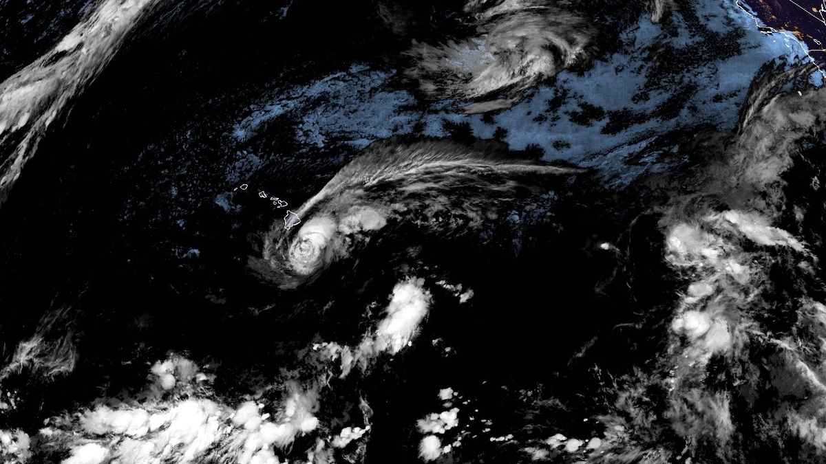 La tormenta Lala se convirtió en huracán y avanza hacia Hawái con vientos de hasta 120 kilómetros por hora
