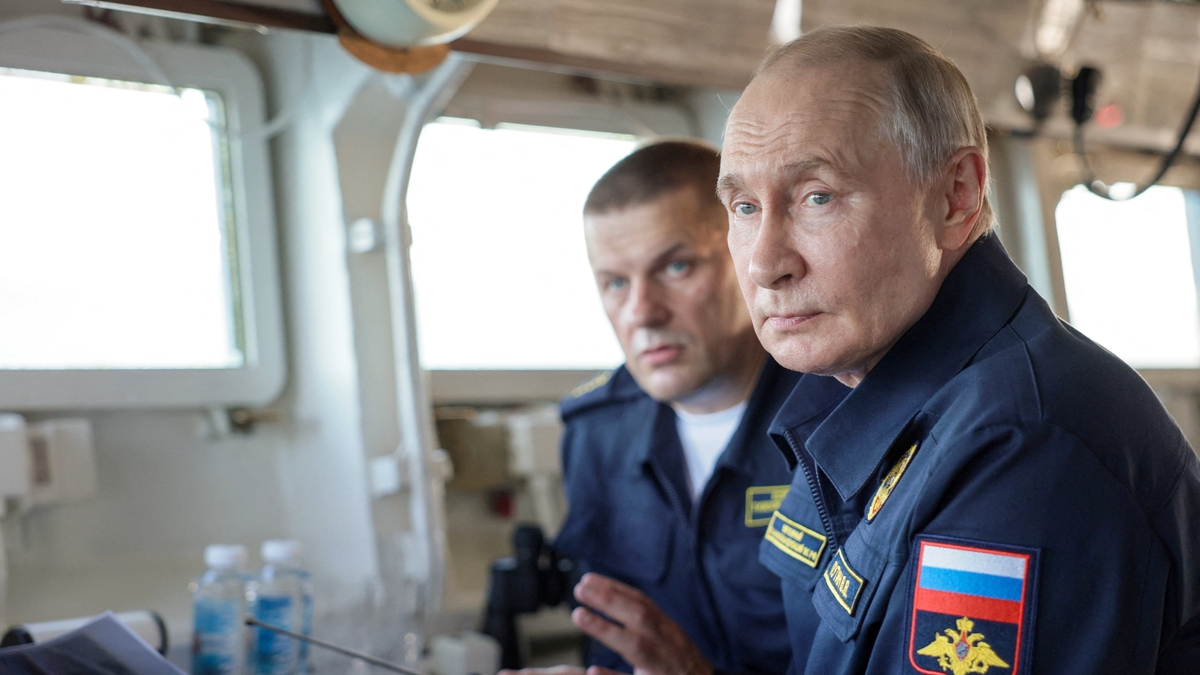 Putin visitó las islas que reclama Japón en el Pacífico y arengó a los marineros rusos: “Ustedes también están en el frente”