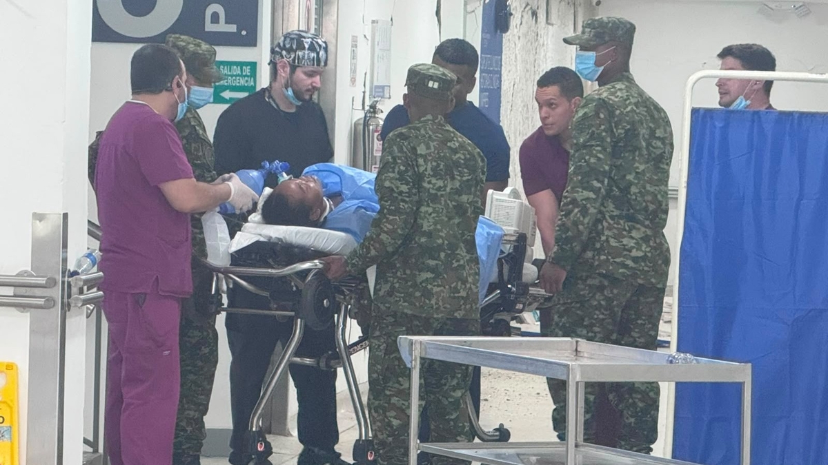 En imágenes, así fue el rescate de siete personas atrapadas en el Hospital Universitario del Valle tras el terremoto de 7,4 en Colombia