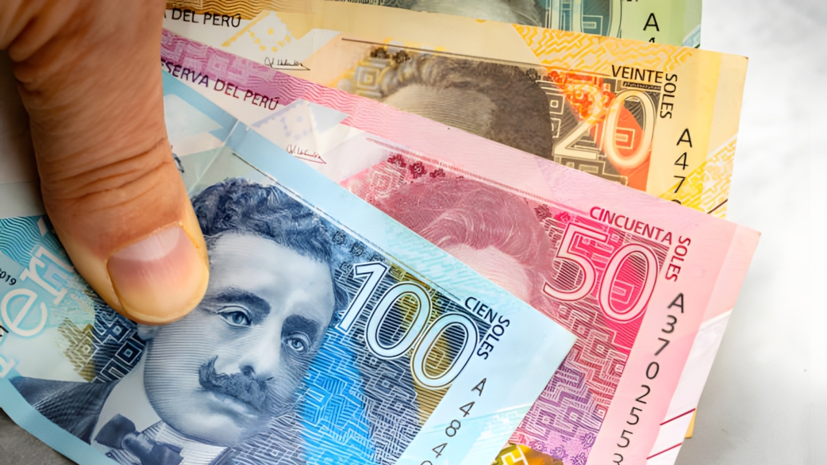 Gobierno anuncia dos aumentos para el sueldo mínimo y confirma ayuda económica a pymes