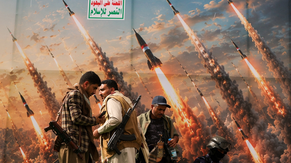 Medio Oriente sin paz: 38 militares murieron en un ataque de los rebeldes hutíes respaldados por Irán en Yemen